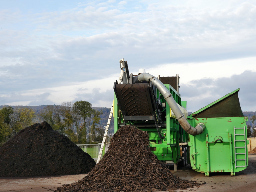 Máquina de tela estelar verde produzindo biomassa de origem animal.